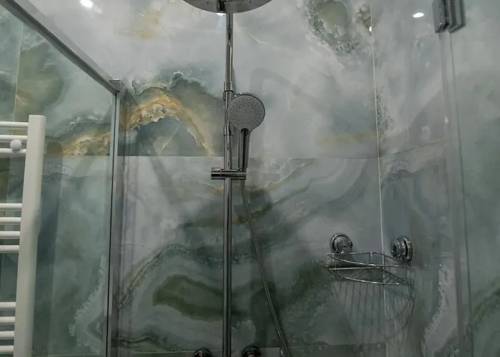 Vibe 90 Old Town * Craiova